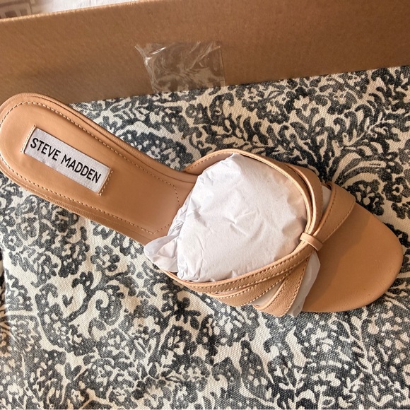 NWB Steve Madden Tan Strappy Kitten Heels - Picture 4 of 6
